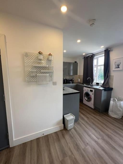 Delightful In Wimbledon Apartment Raynes Park